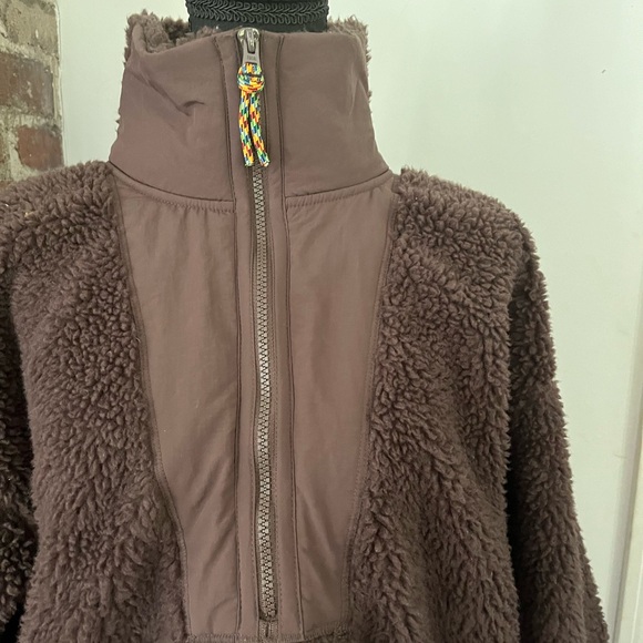 J.Crew new with tags brown Sherpa pull over size medium - Picture 3 of 10